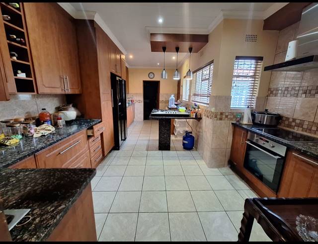 4 BEDROOM HOUSE FOR SALE IN VANDERBIJLPARK SE 6